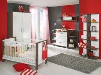 Czerwony  pokój dla niemowlaka