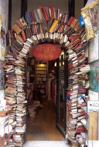 Literackie drzwi  wejście z książek