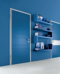 Niebieskie nowoczesne drzwi
