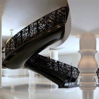 Niesamowite czarne schody