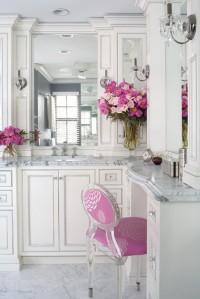 Romantyczna łazienka różowe akcenty