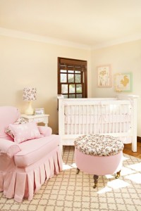 Wnętrza dla dzieci różowy pokój dla niemowlaka