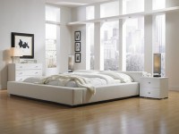 biała sypialnia duże piękne białe łóżko