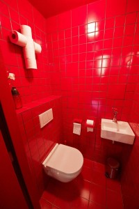 czerwona łazienka