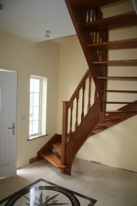 drewniane typowe schody