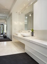 duża biała luksusowa łazienka