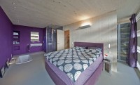 fioletowa sypialnia połączenie sypialnia z łazienką
