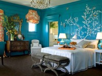 klasyczna sypialnia niebieskie ściany
