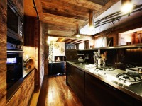 kuchnia drewniane ściany i sufit