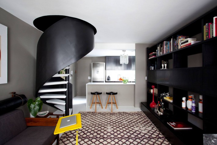 małe mieszkanie, schody spiralne