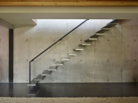 metalowe schody zawieszone