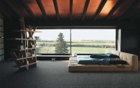 minimalistyczna sypialnia z dużym oknem