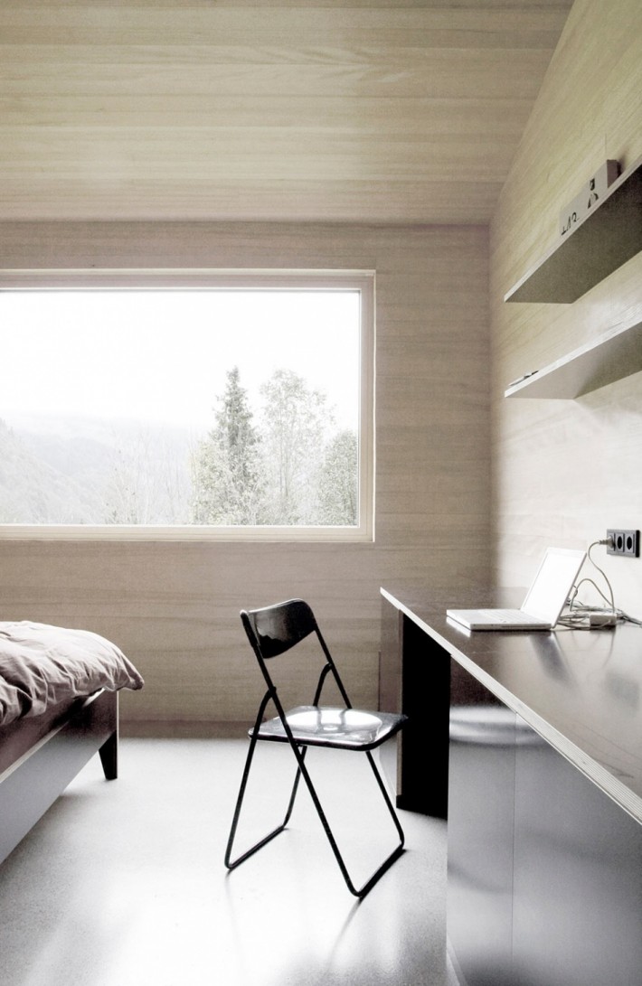 minimalistyczne biurko