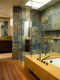 mozaika i drewno w łazience