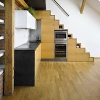 nowoczesna kuchnia pod schodami