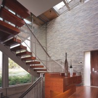 nowoczesne schody drewno plus metal