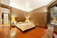 piękna sypialnia z dekoracyjną ścianą