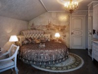 rustykalna sypialnia okrągłe łóżko