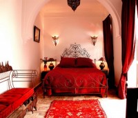 sypialnia czerwona w stylu orientalnym