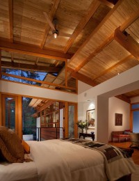 sypialnia wysoki drewniany sufit