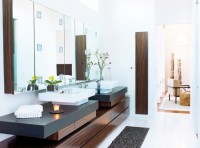 łazienka w nowoczesnym stylu czarno drewniane półki pod umywalki