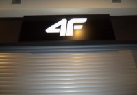4f – jeden z lepszych logotypów polskich firm ostatnich lat. według mnie przynajmniej